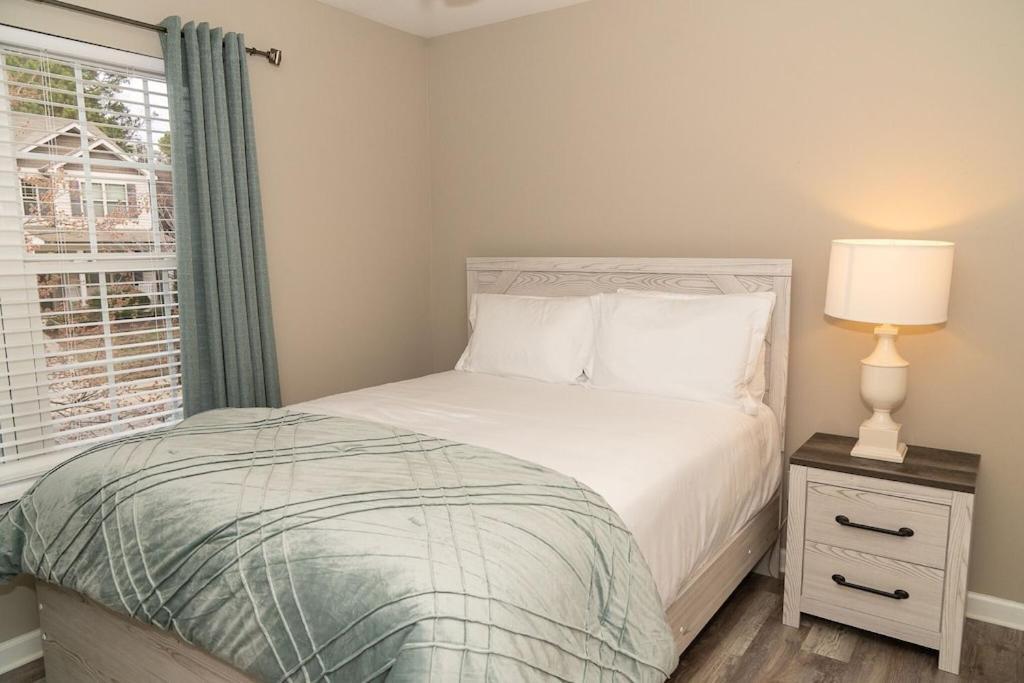 Beautiful Spacious 4 Bedroom House , Sleeps 8+ ローリー エクステリア 写真