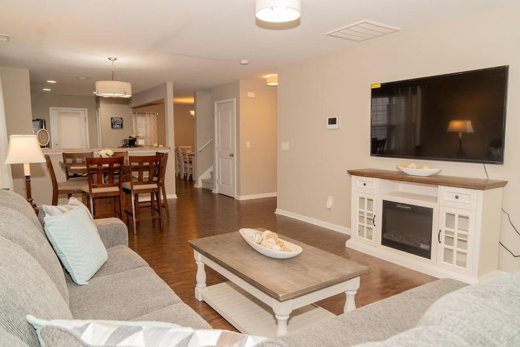 Beautiful Spacious 4 Bedroom House , Sleeps 8+ ローリー エクステリア 写真